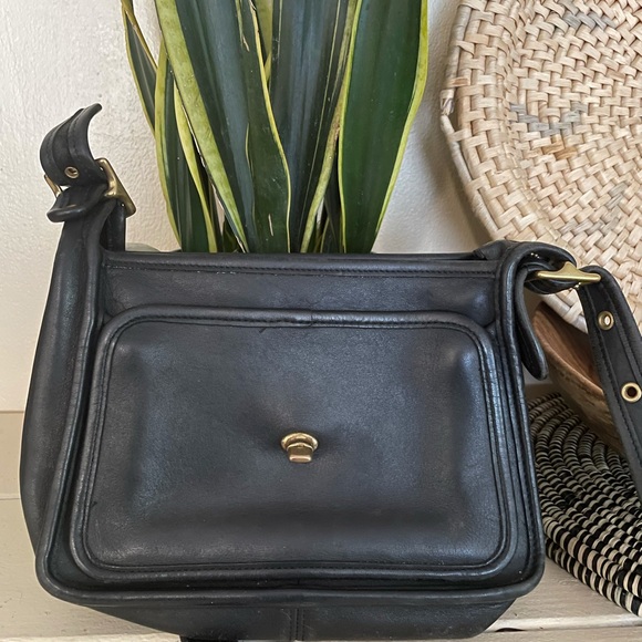 Vintage Coach Crossbody - Picture 4 of 5